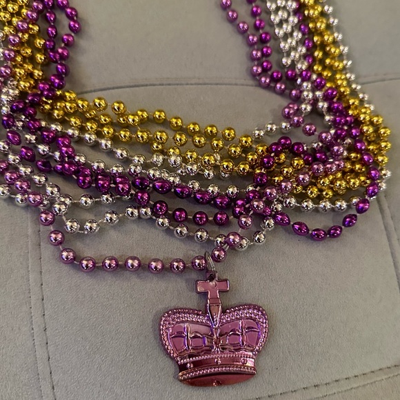 🎁 Bundle 4 Free! Mardi Gras Bead Bundle Gold, Purple, Silver - Picture 3 of 9
